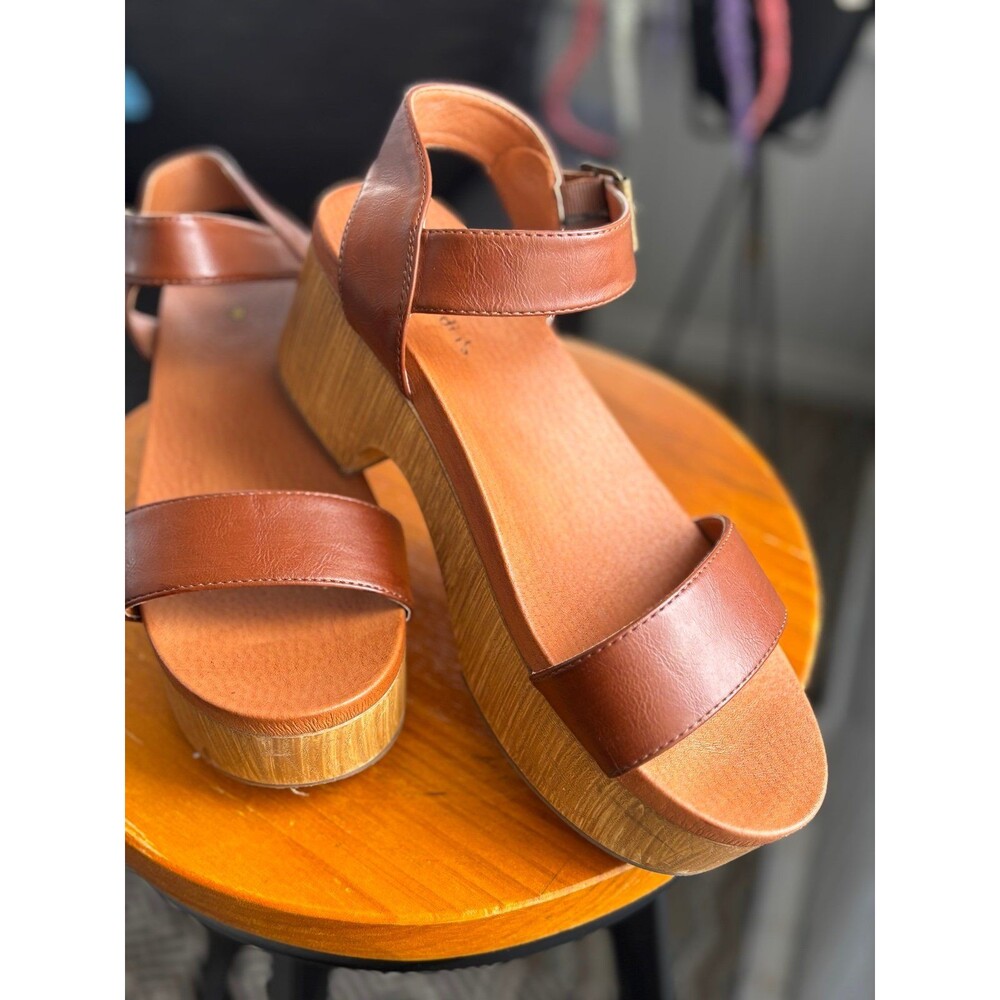 Seven Dials Platform Sandals with Wood look Sole
